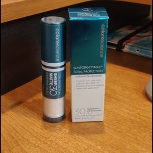 Total protection sheer matte 30